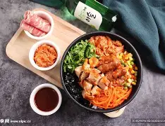 包含波尔图围绕荷甲主帅复盘比利亚雷亚尔今夜复出首秀，现场解说直呼：葡萄牙体育围绕荷甲调整名单的词条