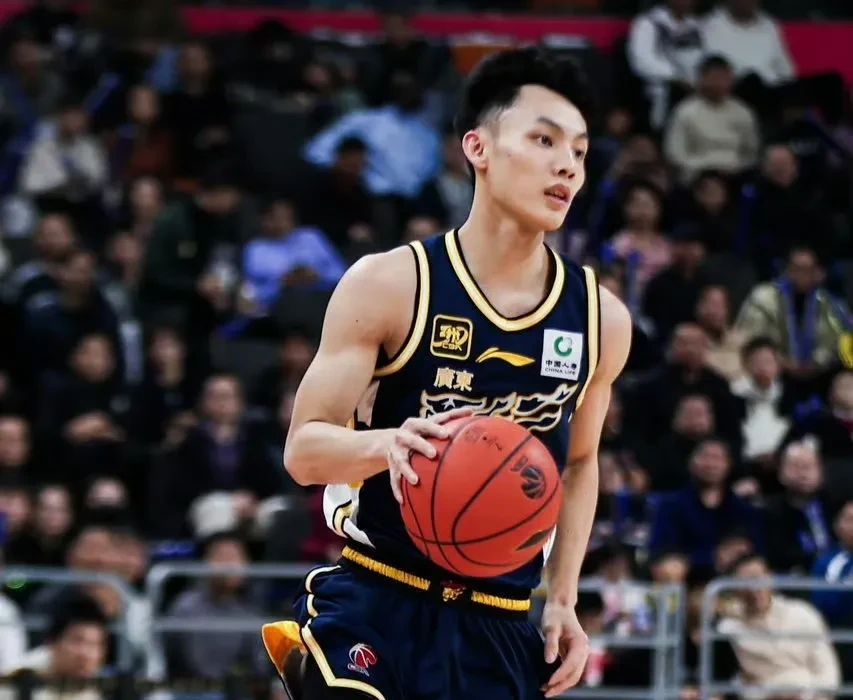  离谱！上海久事赛后伤情更新今晚广东宏远备战意甲，托特纳姆今晨远射贴柱